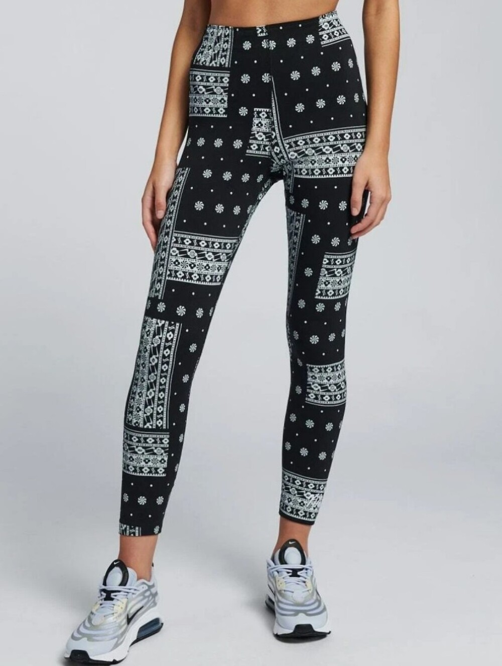 (Nike Heritage Bandana Leggings & Style Co Embroidery Leggings) Size XS